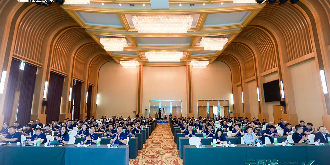 公益运动 | 国际导盲犬日，，，，hjc888黄金城动保联合中国导盲犬大连培训基地，，，，一起守护心中的那束光！_hjc888黄金城动保